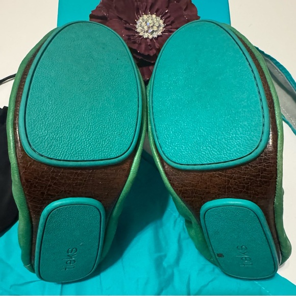 Tieks Clover Green Leather Flats - Picture 7 of 7